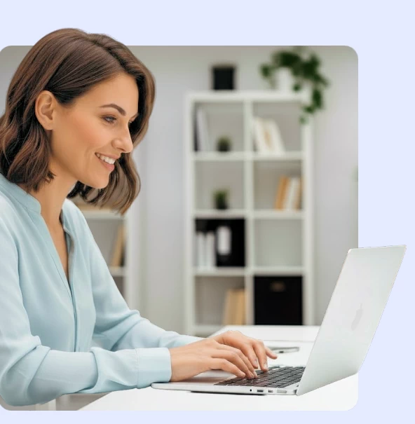 Mujer gestionando cPanel